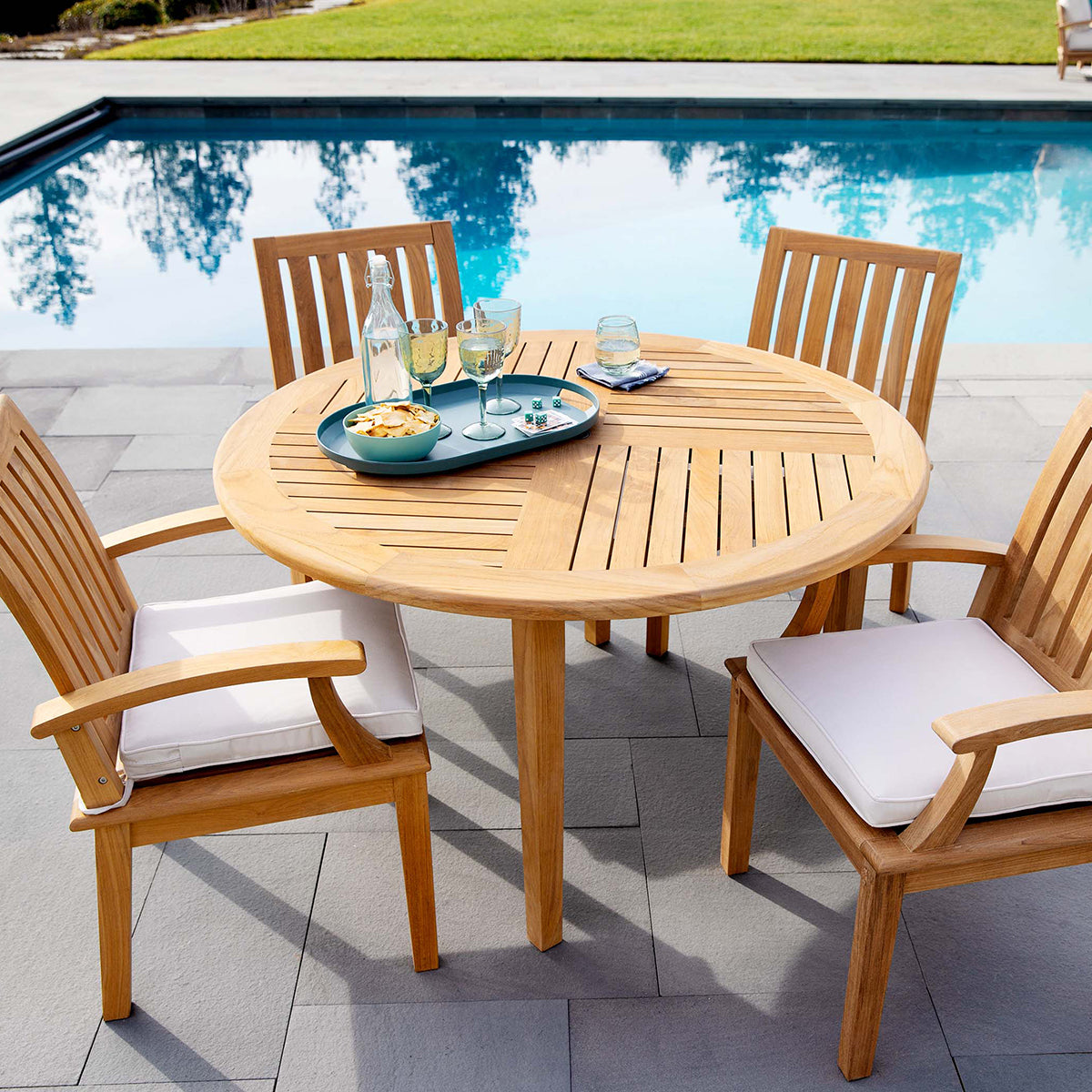 Veranda Round Dining Table