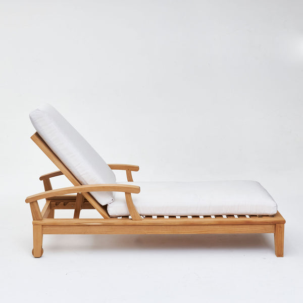 Veranda Chaise with Standard Cushion