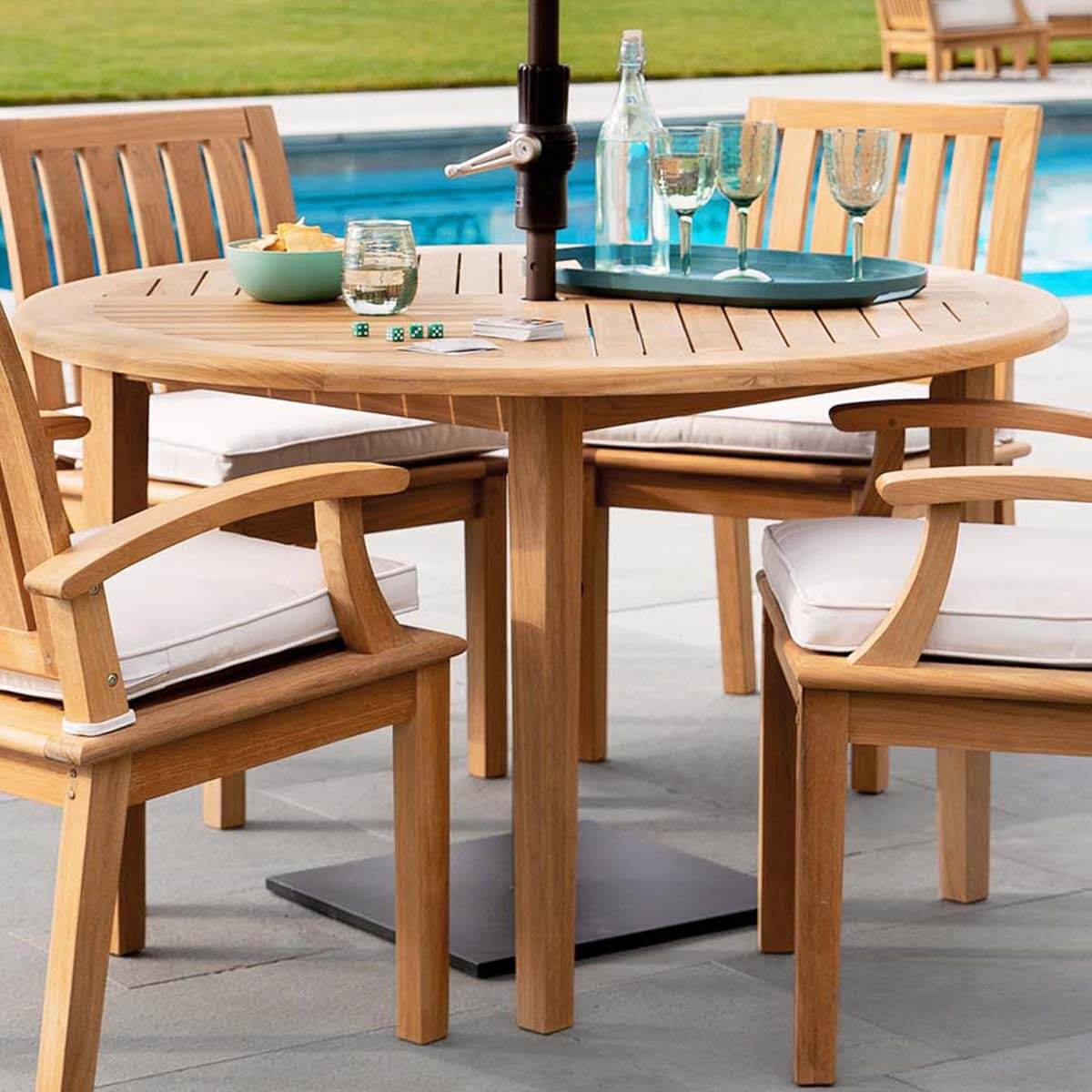 Veranda Round Dining Table